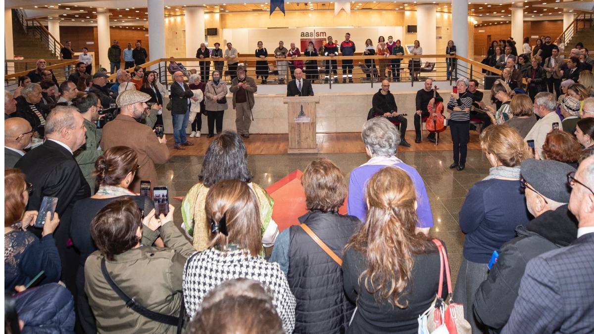 “İnsan Dünyadır” sergisi İzmirlilerle buluştu