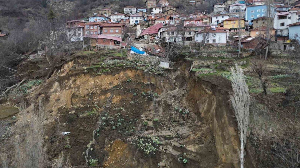 Tokat’ta, heyelanların ikiye ayırdığı köyle ilgili korkutan açıklama: Yer altındaki faylar harekete geçti