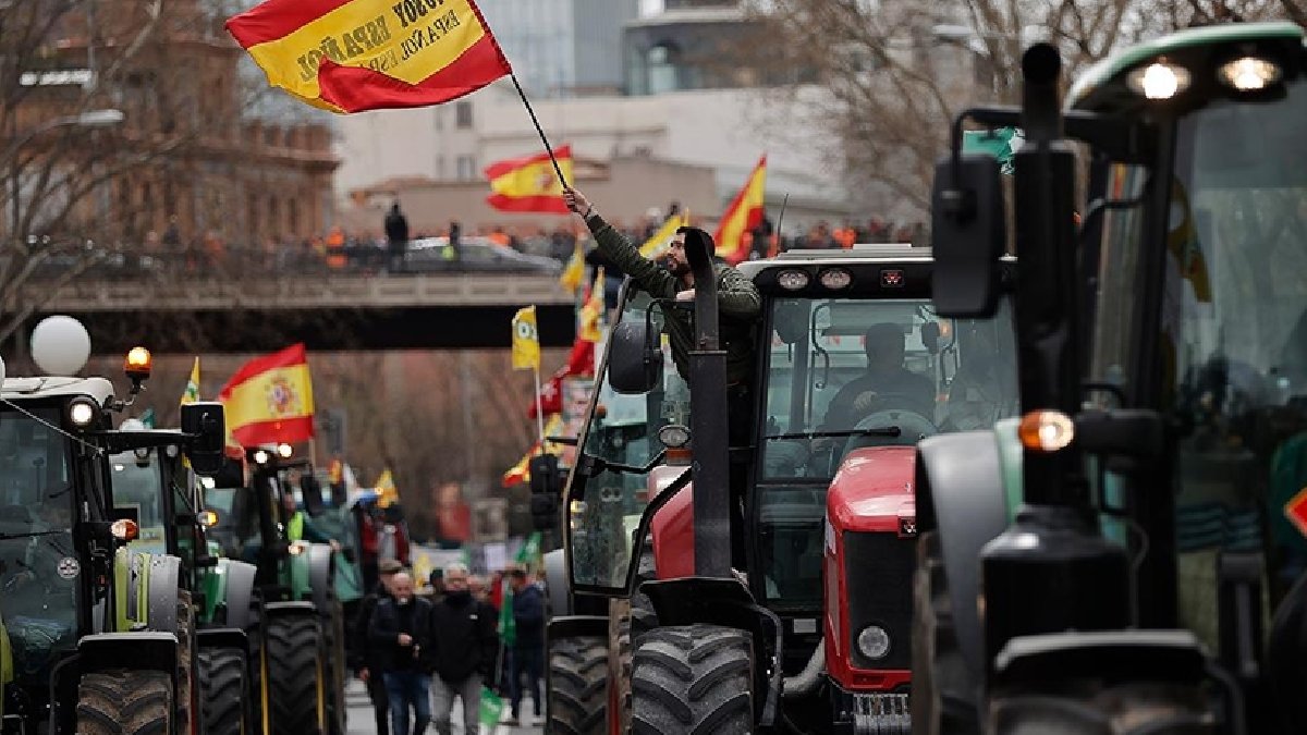 İspanya’da tarım politikalarını protesto eden çiftçilerin hedefi Madrid