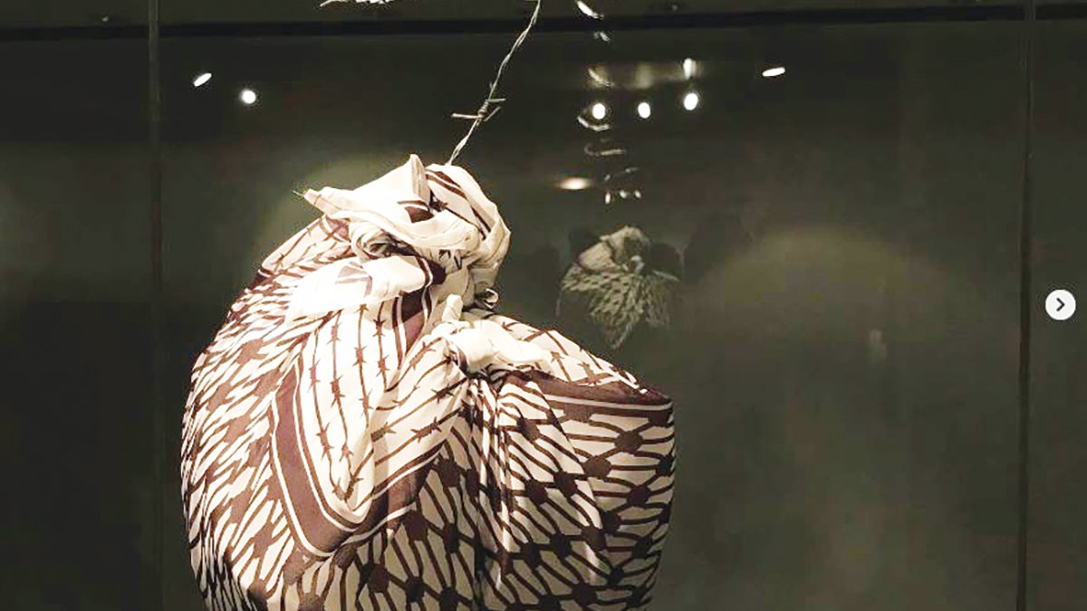 Venedik Bienali’nin görmezden geldiği kefiye Londra’da