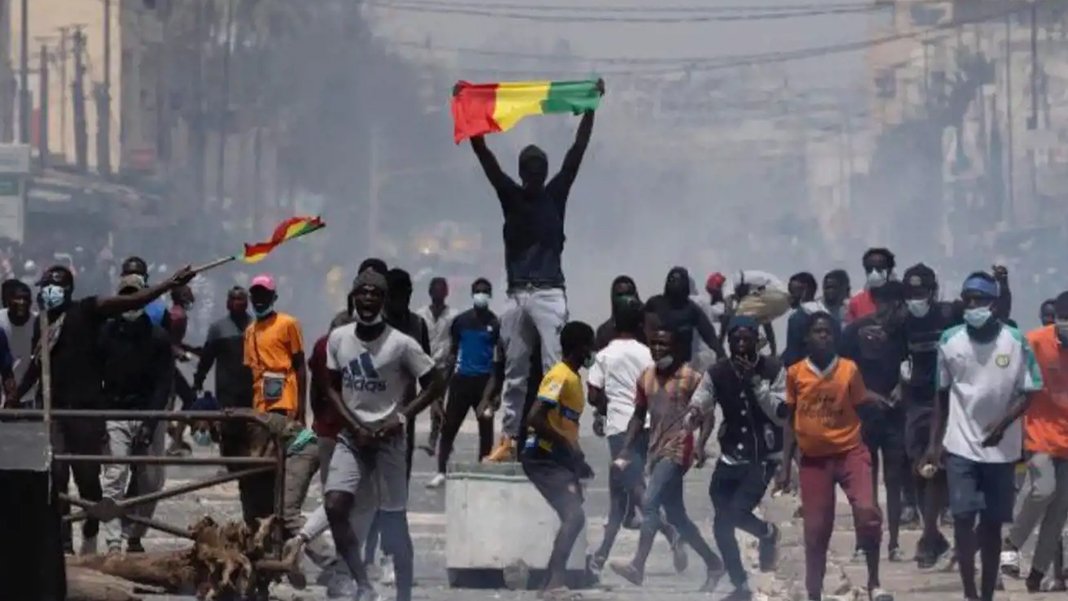 Senegal'deki protestolarda bir öğrenci öldürüldü