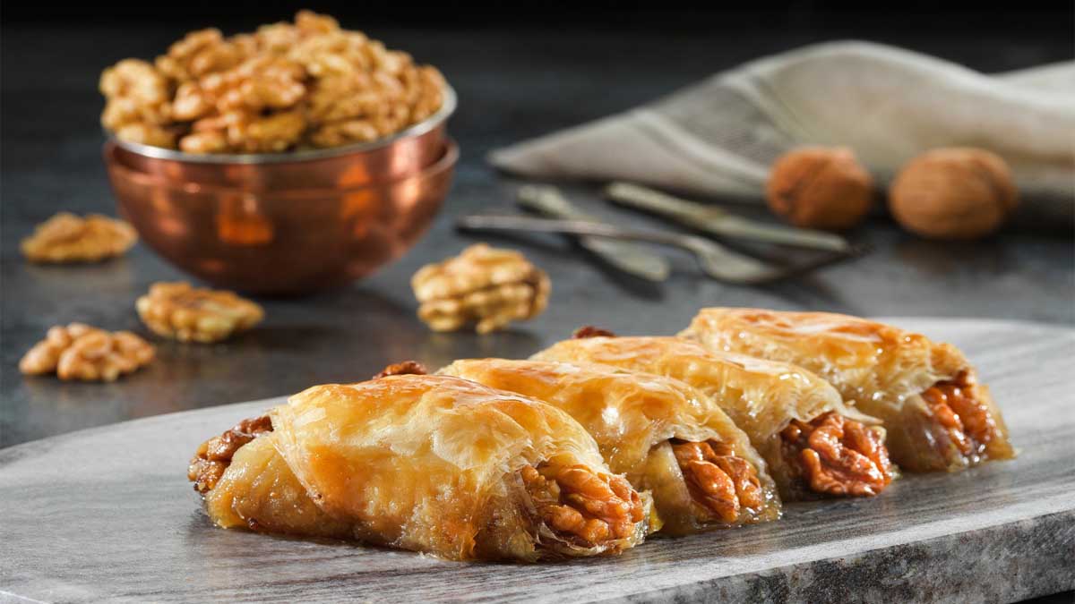 Güllüoğlu'nun meşhur kelebek baklavası tarifi! Canı çeken bu yöntemle evde yapabilecek: Çatal değdiğinde çıtır çıtır ses geliyor
