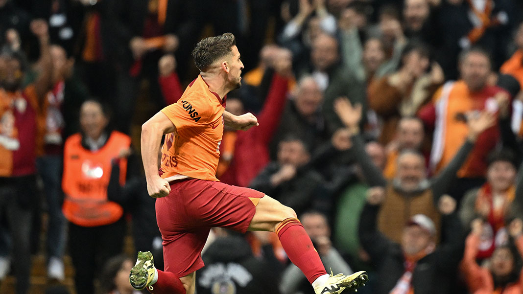 Galatasaray, Başakşehir engelini rahat geçti