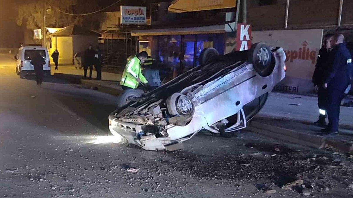 Kırıkkale'de kaldırıma çarpıp devrilen otomobilin sürücüsü hayatını kaybetti