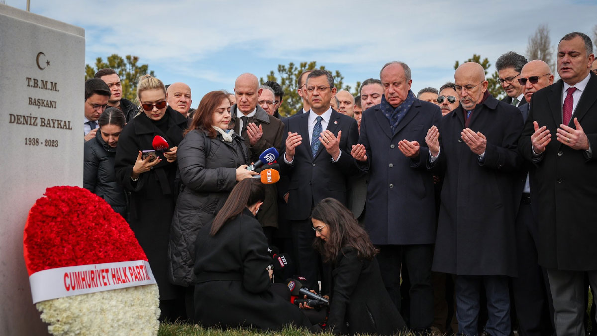 Eski CHP Genel Başkanı Deniz Baykal mezarı başında anıldı