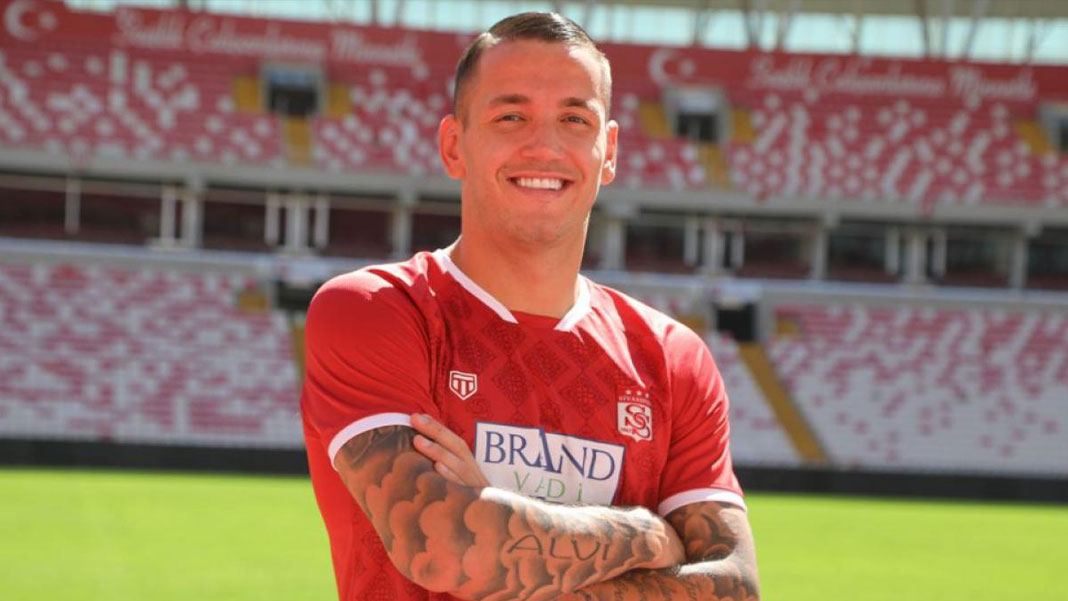 Rej Manaj'dan müthiş performans