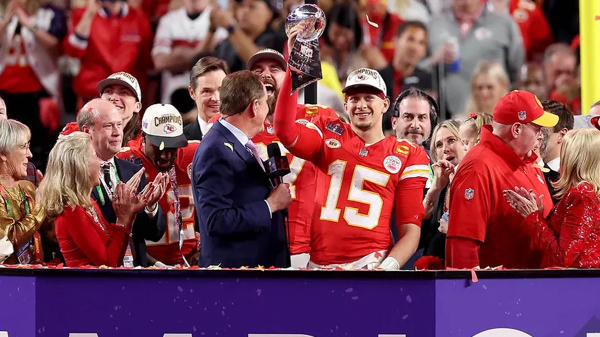 Super Bowl'da şampiyon Kansas City Chiefs: Patrick Mahomes son üç saniyede tarih yazdı