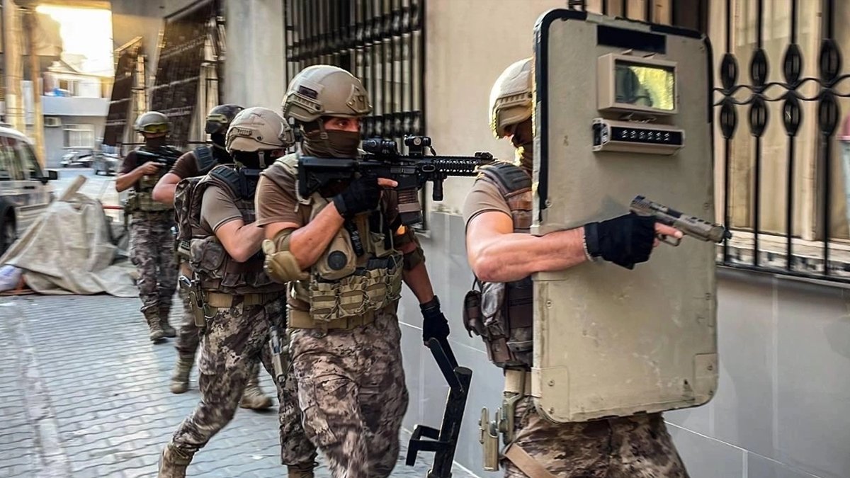 74 ilde 'Mercek' Operasyonları: Bin 124 gözaltı