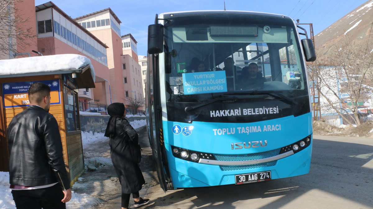 Belediye Başkan adayı parayı verdi, ulaşımı ücretsiz yaptı
