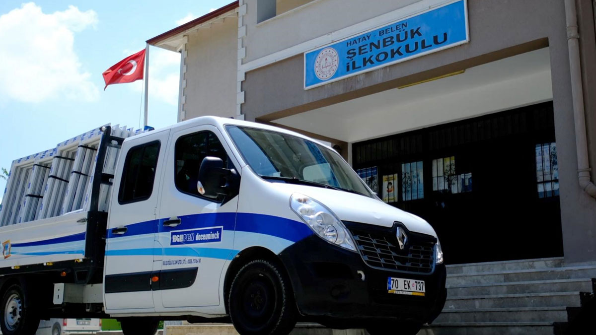 Egepen Deceuninck deprem bölgesindeki 100 okulun pencerelerini yeniledi