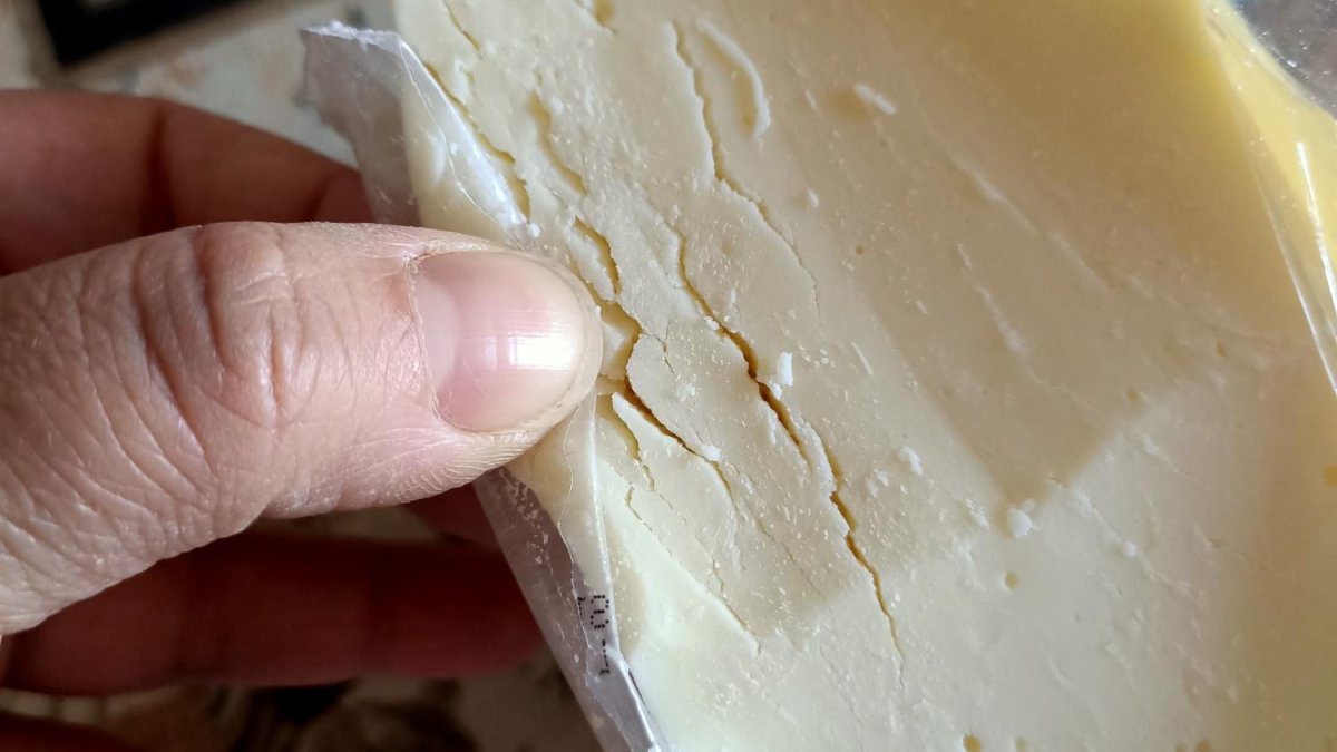 Küflenen kokan peynire yüzde yüz çözüm! Peynir kutusuna 1 tane koyun yaz kış bozulmuyor