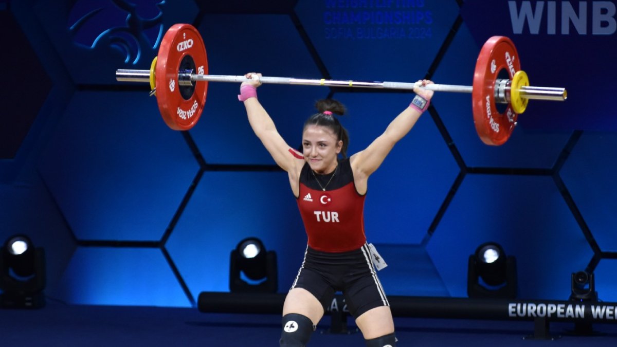 Milli halterci Cansu Bektaş Avrupa Şampiyonu