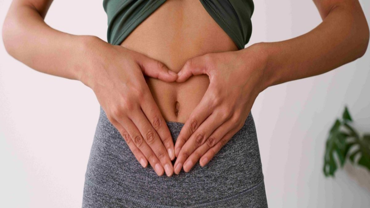 Göbek Deliği Ağrısı: Belirtiler, Nedenler ve Tedavi