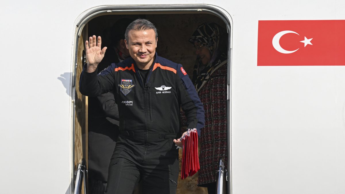 Alper Gezeravcı, Türkiye Uzay Ajansı Yönetim Kurulu üyeliğine atandı