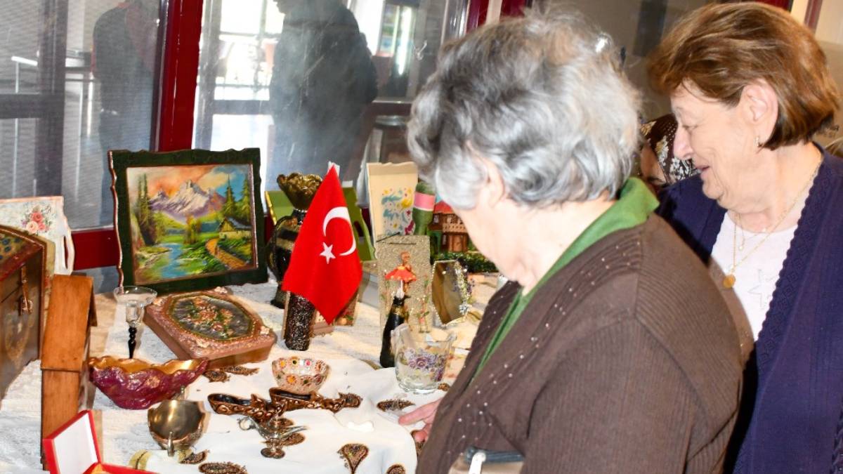 Huzurevi sakinlerinden geri dönüşüm sergisi