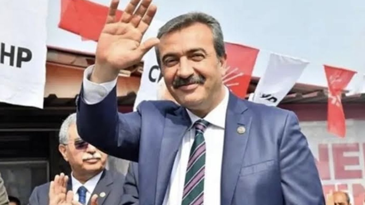 Çukurova Belediye Başkanı Soner Çetin, CHP'den istifa etti