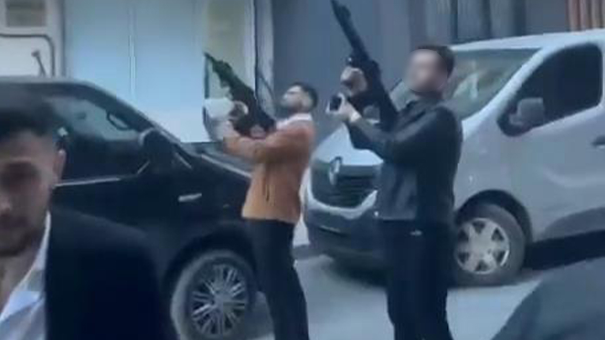 Magandalar dehşet saçtı! Uzun namlulu silahlarla ortalığı birbirine kattılar