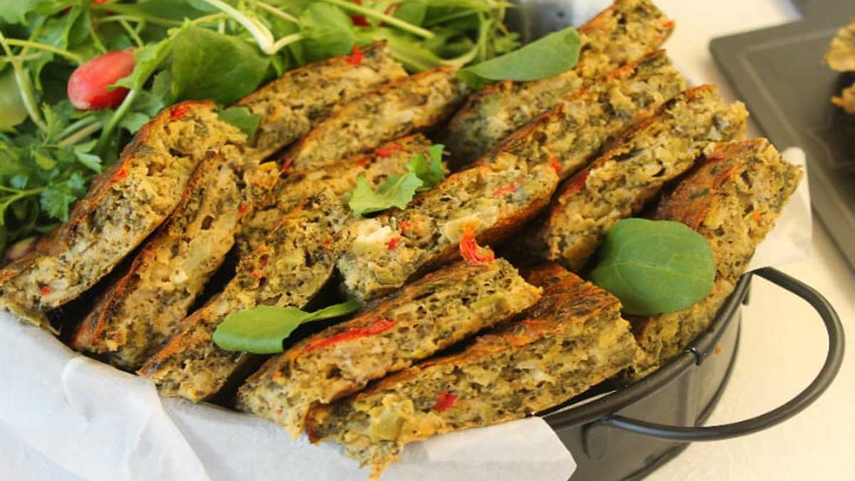 4 kaşık unla bir tepsi börek tarifi! Sebze sevmeyen çocuklar bile kapışacak: Aynı el açması gibi oluyor