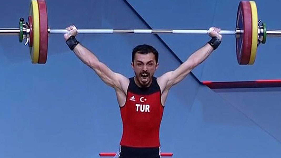 Muammer Şahin'den tarihi başarı