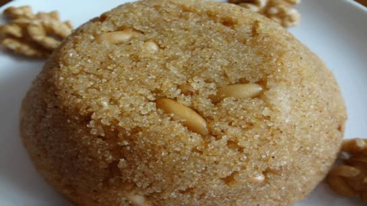 İrmik helvası tarifine süt yerine bundan kullanın lezzeti tavan yapıyor! Yiyen tadına doymuyor! Hem hafif hem pratik