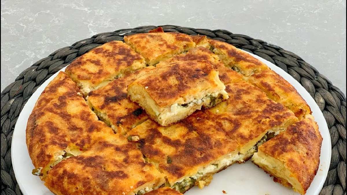 Herkesin yufka ile yapıldı zannettiği o börek tarifi geldi! Evde kalmış parça ekmekleri atmayın