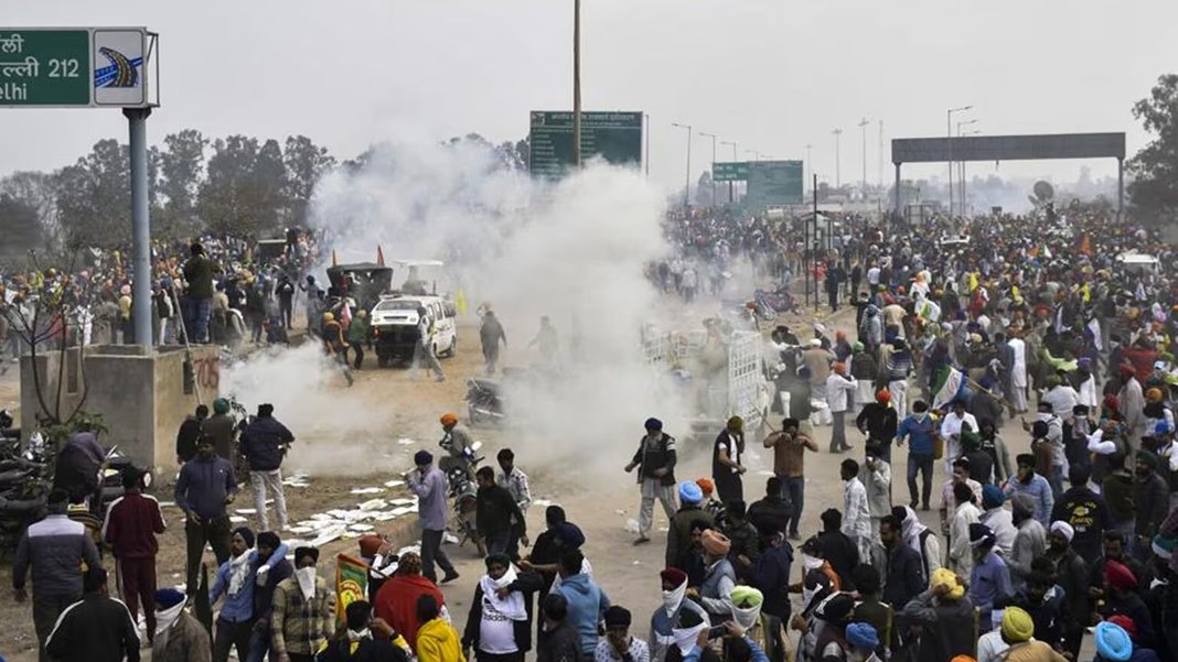 Hintli çitçiler Yeni Delhi yakınında güvenlik güçleriyle çatıştı