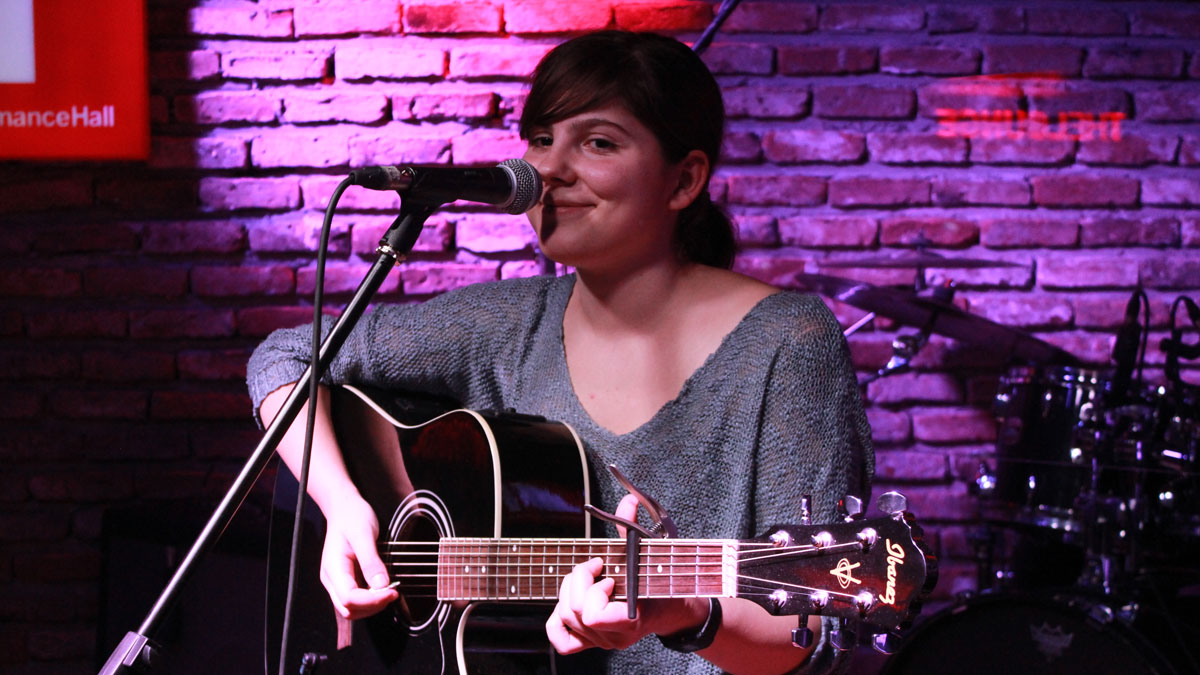 Şarkıcı Deniz Tekin müziği bıraktığını açıkladı