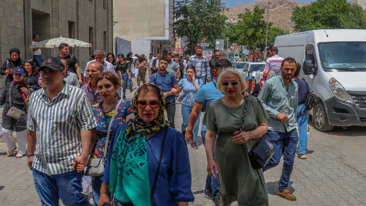 4 gün tatil bulan Türkiye’nin o şehrine akın etti! Oteller İranlılardan geçilmiyor: Tüm nimetlerden yararlanıyorlar