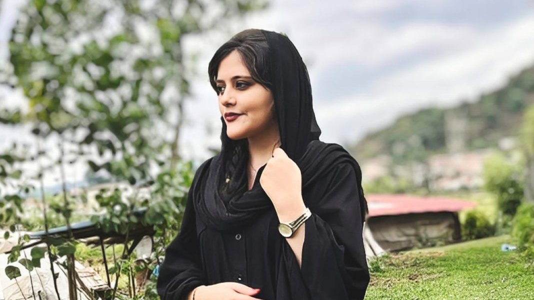 İran'da Mahsa Amini'nin amcasına hapis cezası