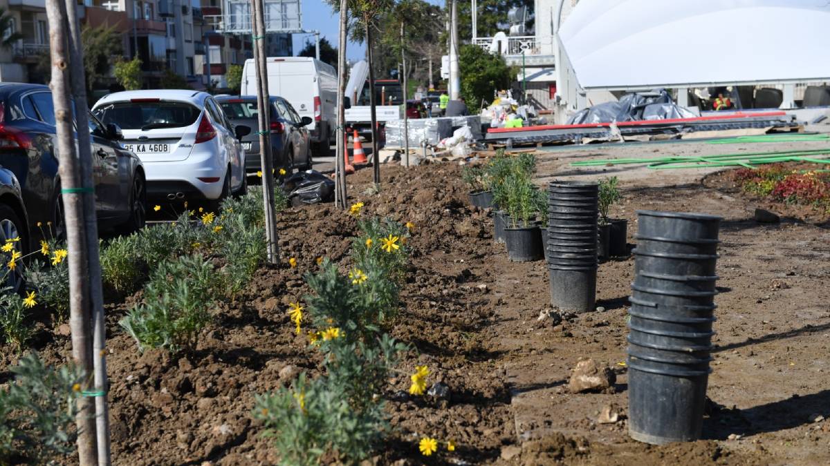 Narlıdere Metrosu çiçek açıyor