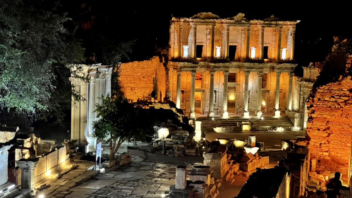 Bakan Ersoy duyurdu: Ören yerlerinin tamamında gece müzeciliği başlıyor