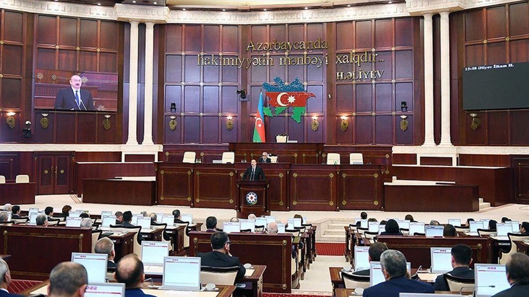 Azerbaycan'da yeni dönem başlıyor: Hükümet istifa etti