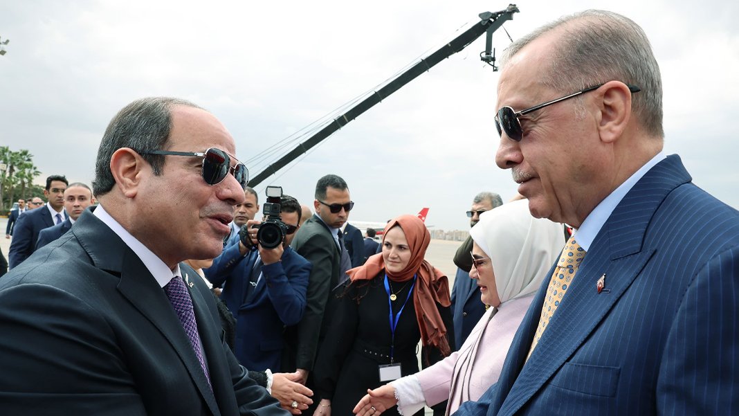 Sisi'den Erdoğan'a görkemli karşılama: 12 yıl sonra Mısır'da