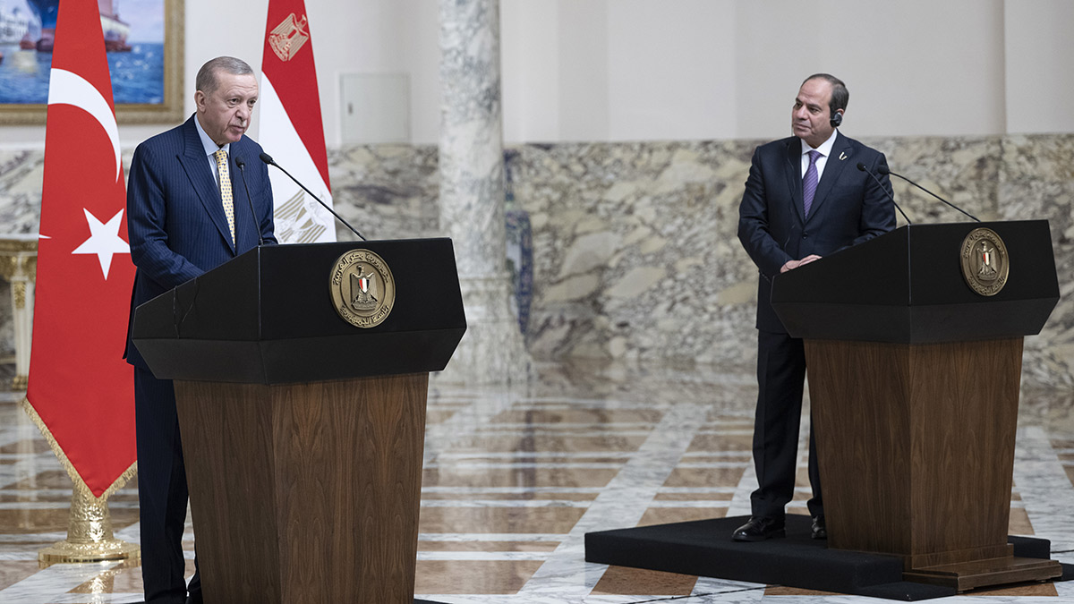 Erdoğan 12 yıl sonra Mısır'da: Değerli kardeşim Sisi’yi Ankara’ya davet ettim