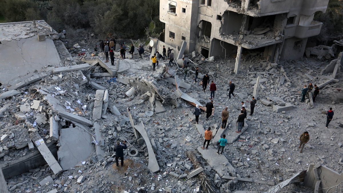 İsrail Nasır Hastanesi'ni vurdu: Ölü ve yaralılar var