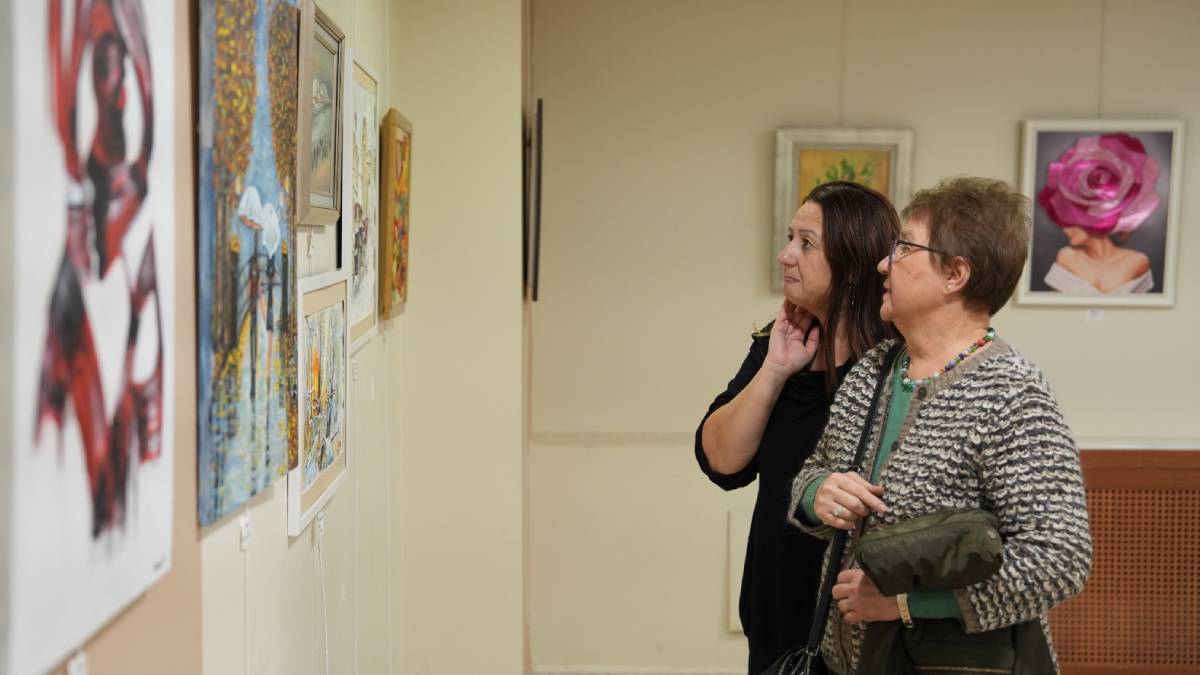 ‘Kırmızı 10’ adlı karma resim sergisi Kartal’da açıldı