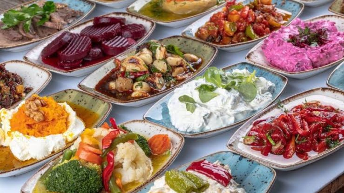 Akşam yemeklerini taçlandıracak meze tarifleri! Bu işin ustası olacaksınız