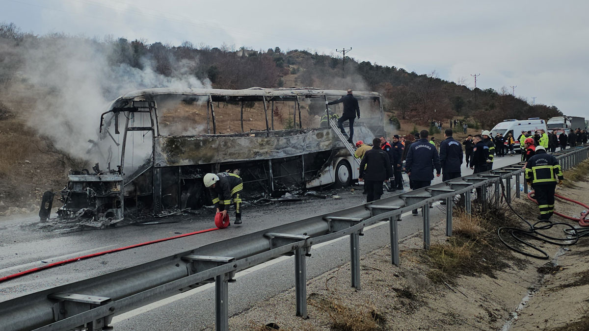 Otobüs alev topuna döndü: 2 ölü, 5 yaralı