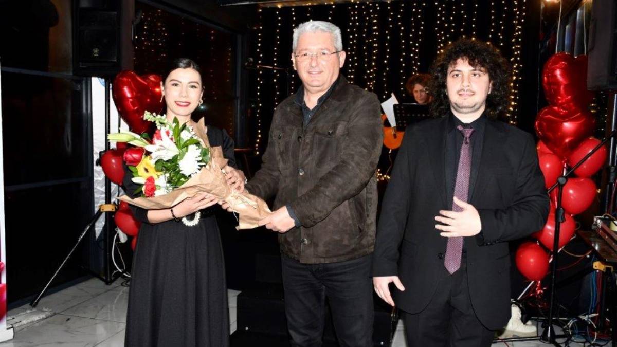 Başkan Posbıyık, Halk Kafe’de sevgililerle buluştu