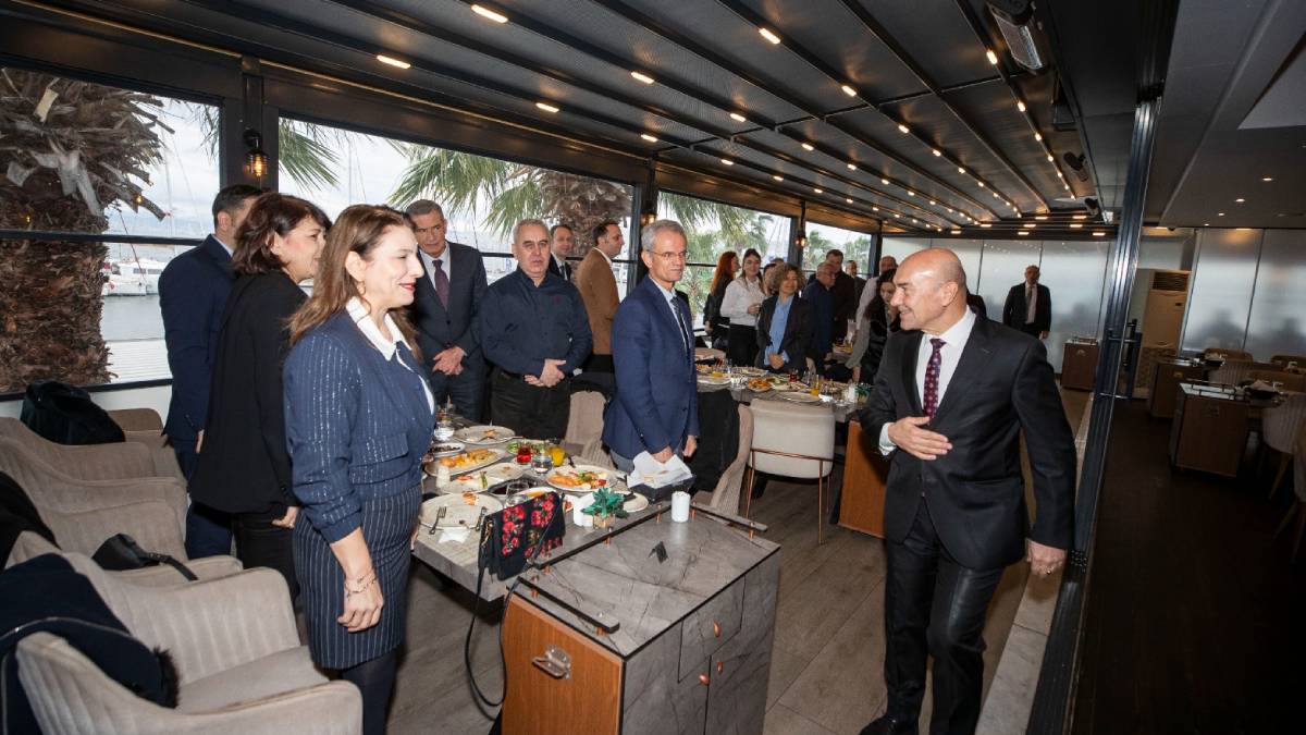 Başkan Soyer ESHOT yöneticileriyle buluştu