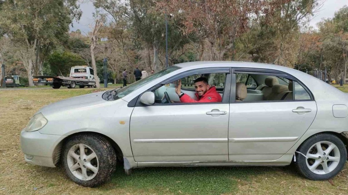 Deniz manzarasını izlemek için aracıyla geldi! 7 bin 500 TL'ye mal oldu: Araç kuma saplandı