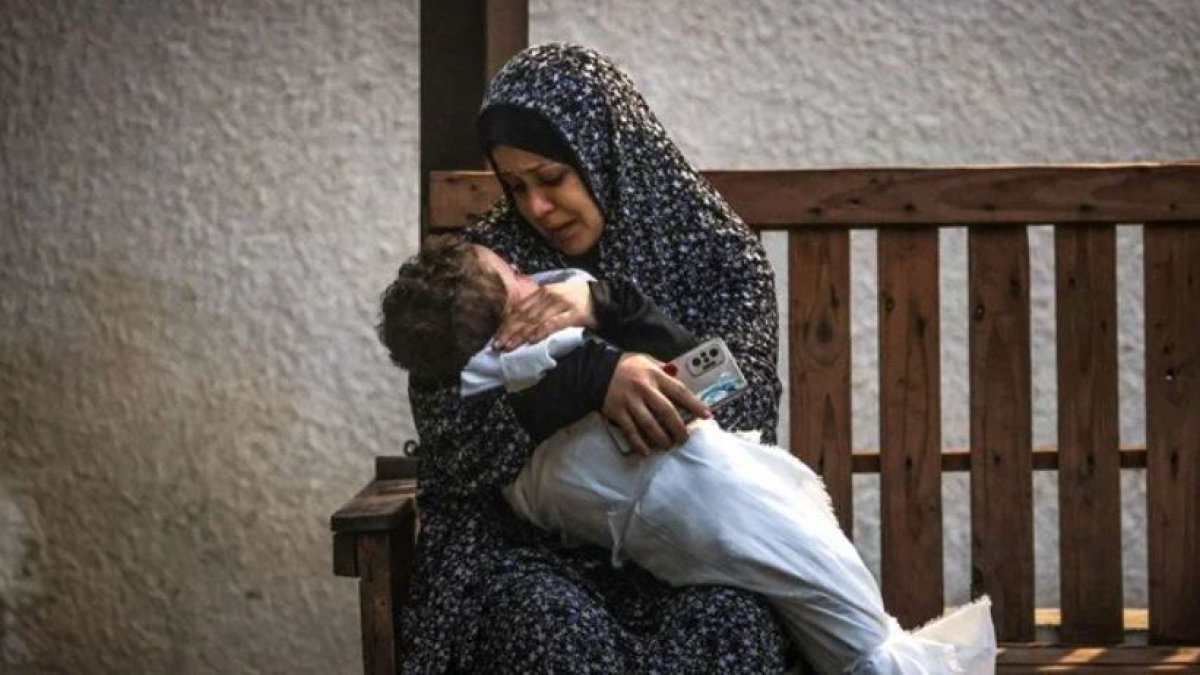 İsrail ordusu Gazze'de doğum servisini bastı