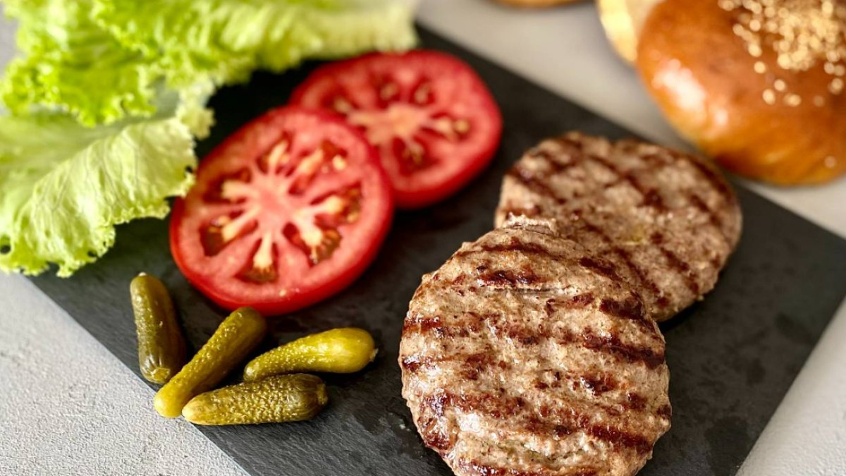 Hamburger Köftesi Tarifi: Evde Lezzetli Hamburger Nasıl Yapılır?