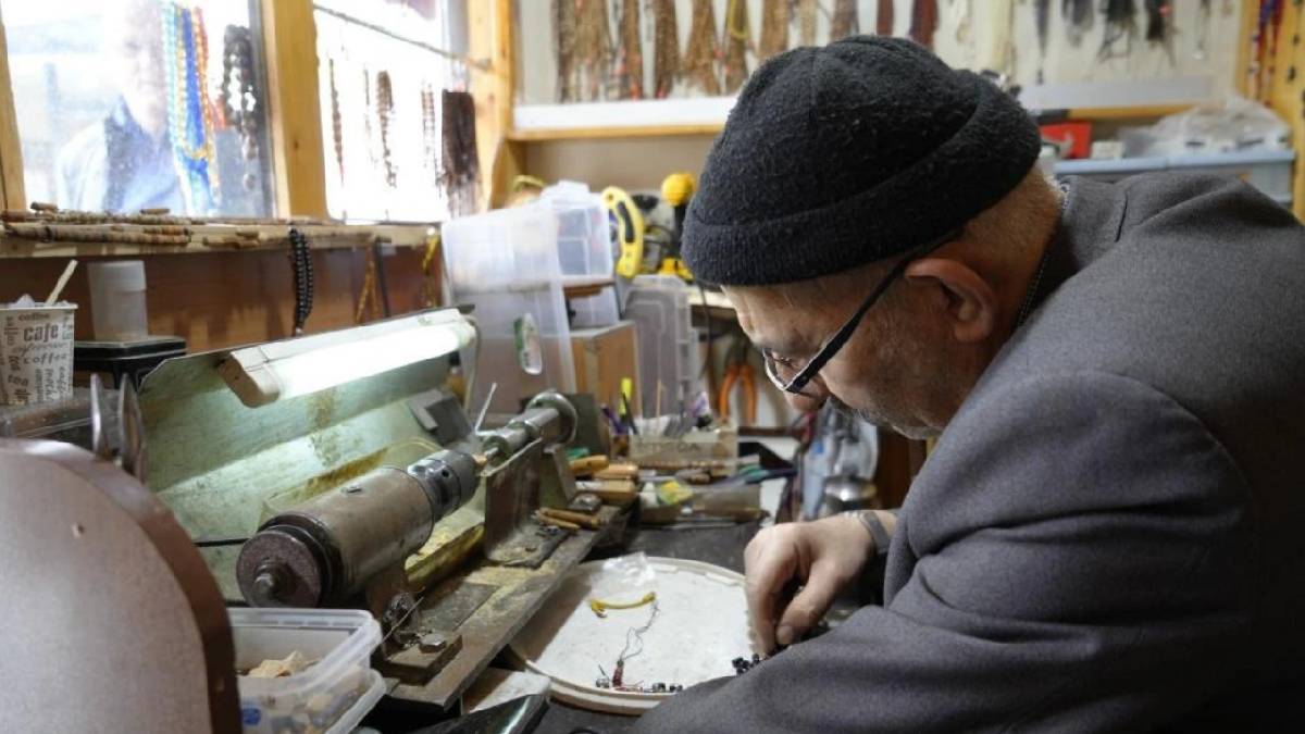 35 yıldır ekmeğini tek kolundan çıkarıyor! Yılların ustasından alkışlanacak azim: Sağlam adam bile bu kadar iyi yapamaz