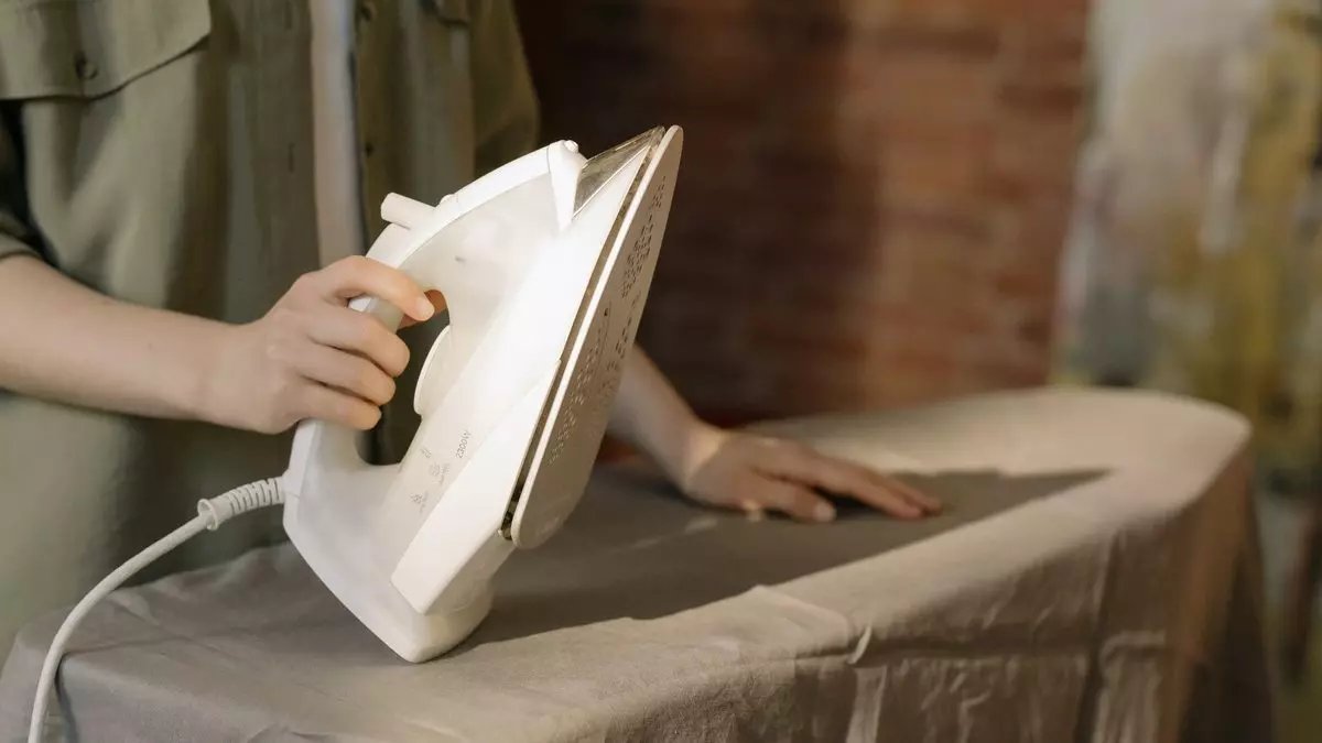 Ütüdeki kireci söküp atacak! Bu yöntemden sonra ütünüz kireç tutmayacak: Ütünüz yeni gibi olsun