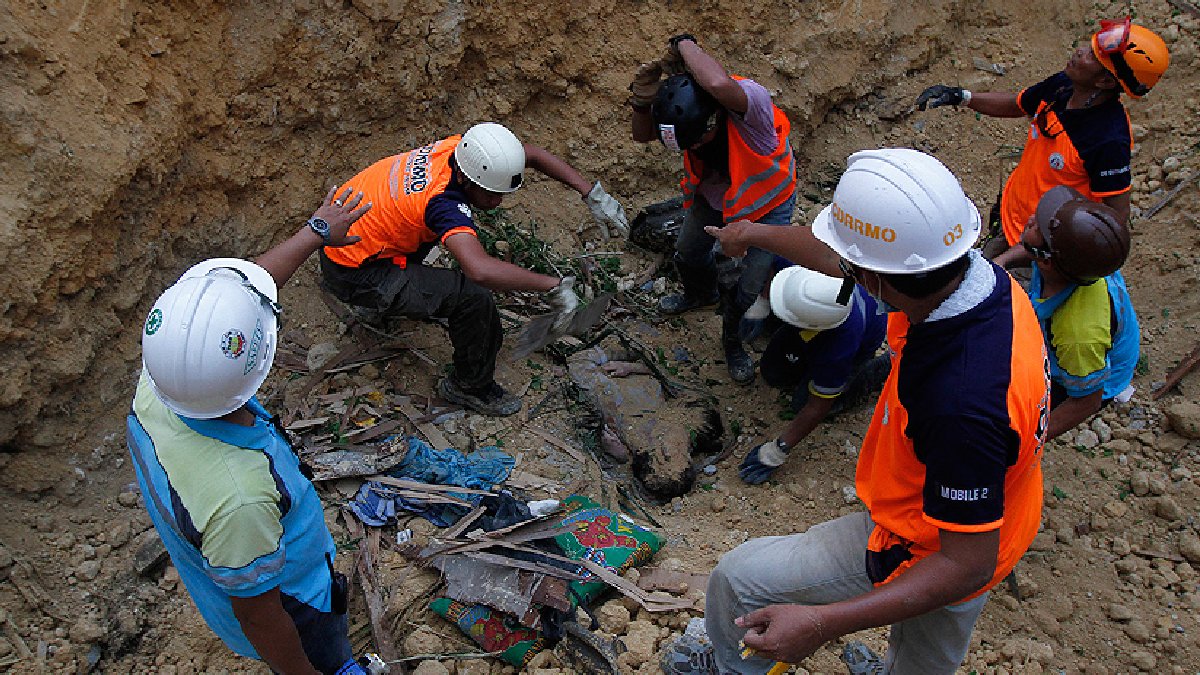 Filipinler'deki heyelanda yaşamını yitirenlerin sayısı 92'ye ulaştı