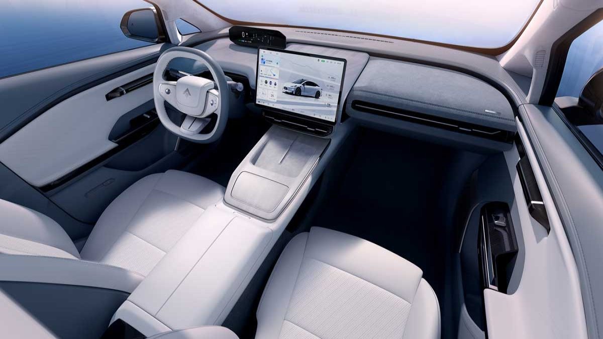 İşte en ulaşılabilir lüks spor otomobil! BYD'nin bu modeli olduğu yerde dönüyor. Tek tekeri olmasa bile gidiyor