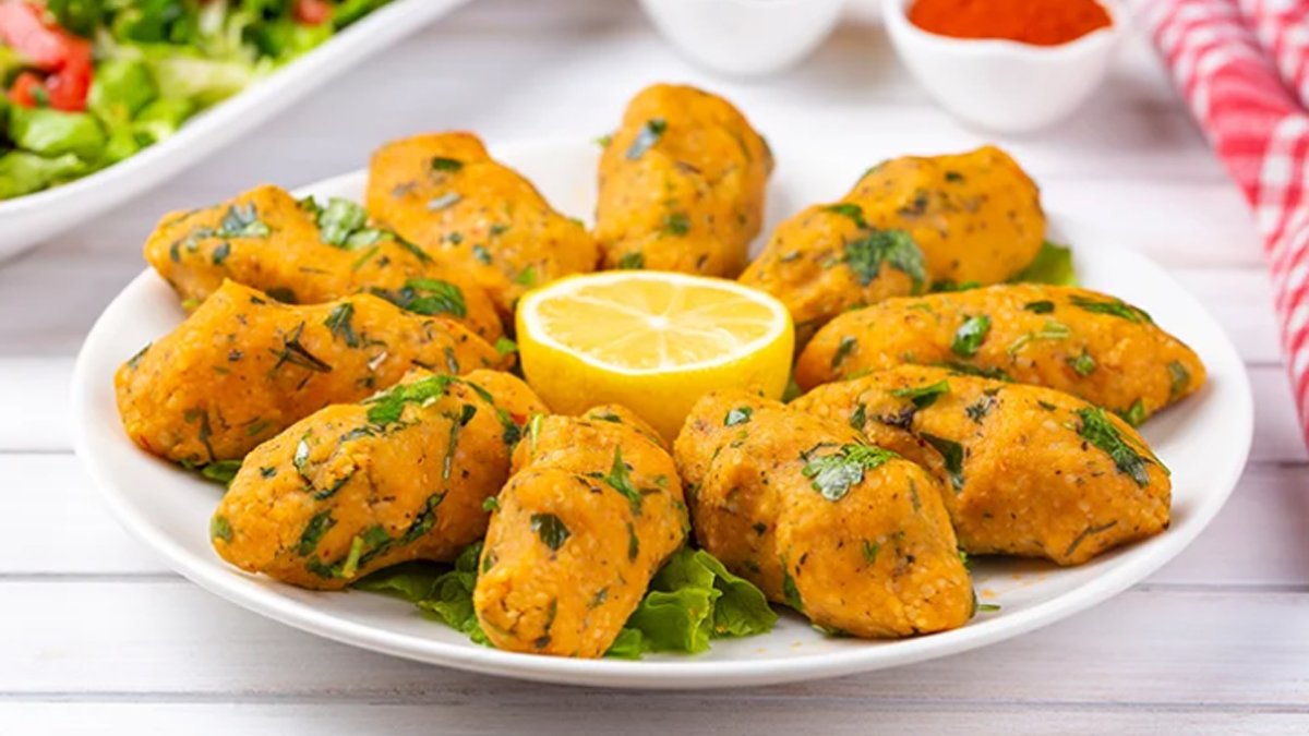 Yediniz ama böylesini değil! Sosunu böyle yapınca on numara oluyor: İşte köri soslu mercimek köftesi tarifi