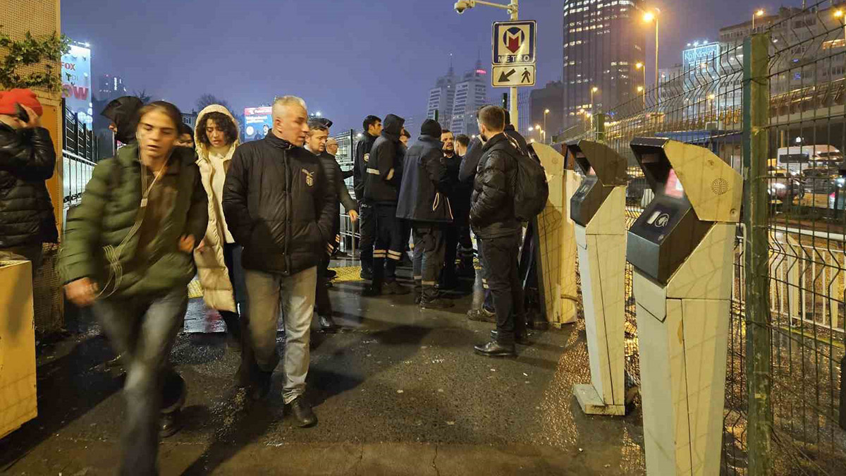 İstanbul’da metro alt geçidinde feci ölüm! Yürüyen merdivene bakım yapan işçi hayatını kaybetti