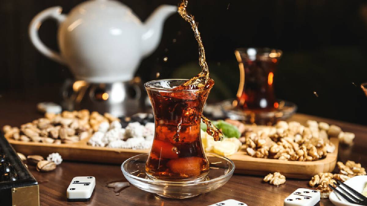 Çay yıkanır mı yıkanmaz mı? Sosyal medyayı birbirine düşüren tartışmaya uzman yanıtı: En lezzetlisi böyle demleniyor